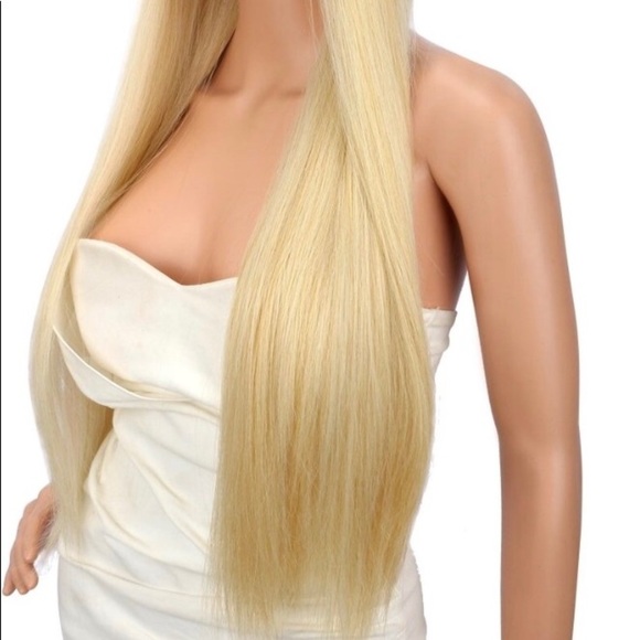 ?Hayden 26” 613 Blonde synthetic Bang Wig *NWT*